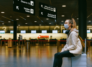 Tendência: vacina no braço e mala na mão, já é seguro viajar?